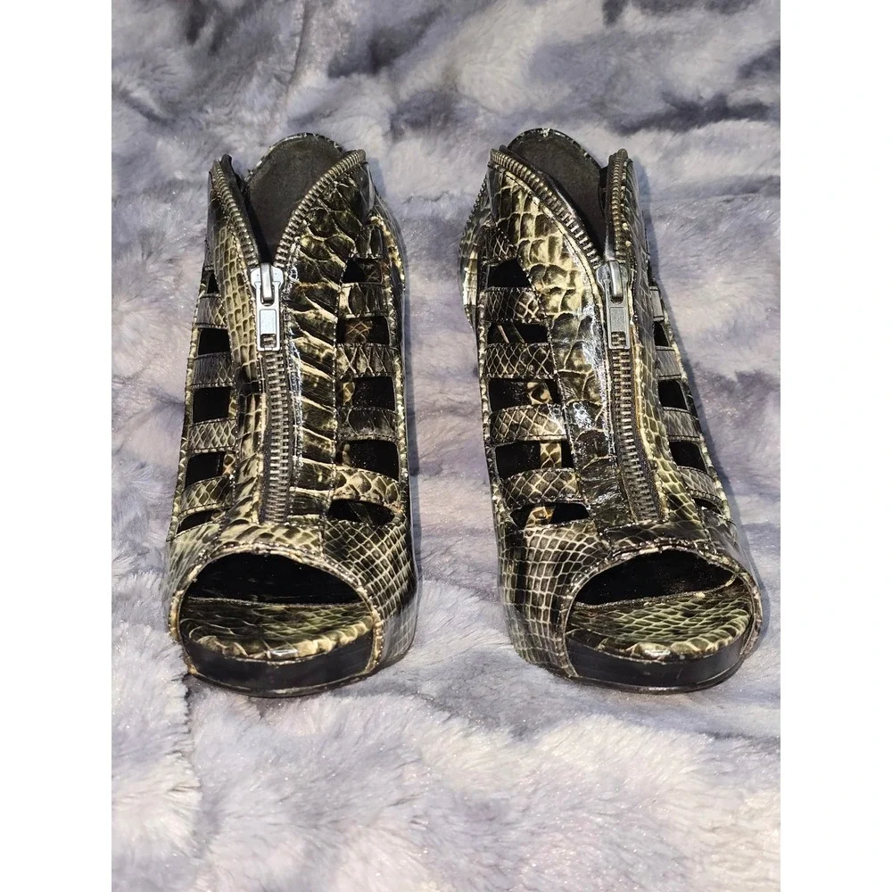 BKE Sole Finella Black Snake Patent PU Peep Toe Zipper Heels‎ Booties Size 9